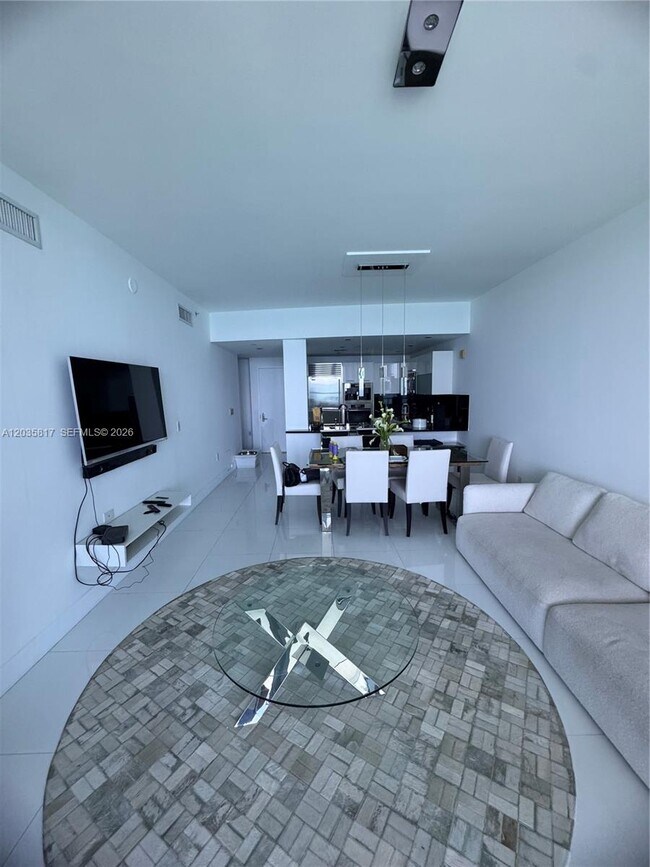 Building Photo - 17121 Collins Ave