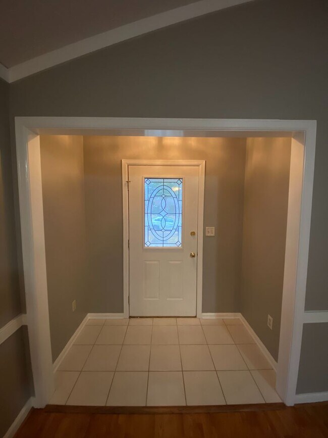 Building Photo - 1607 Salisbury Pl