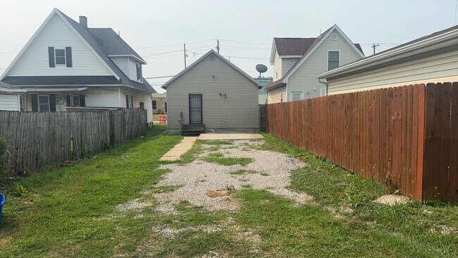 Building Photo - 216 W Sylvania Ave