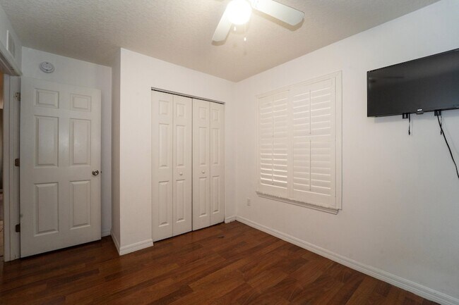 Building Photo - 841 Helen St