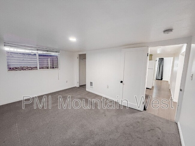 Building Photo - 872 N Main St