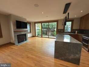 Building Photo - 807 Richmond Ave