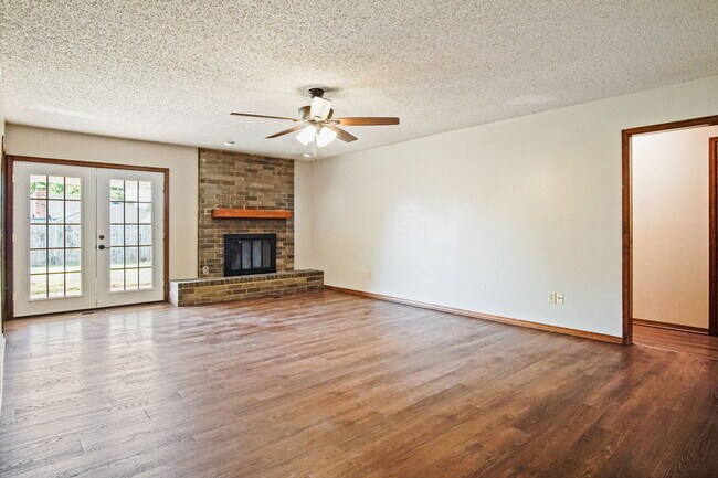 Building Photo - 128 W Platt Dr