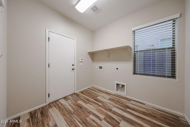 Building Photo - 9043 W Fullam St