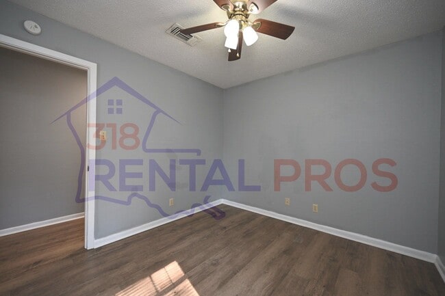 Building Photo - 2207 Lily Dr