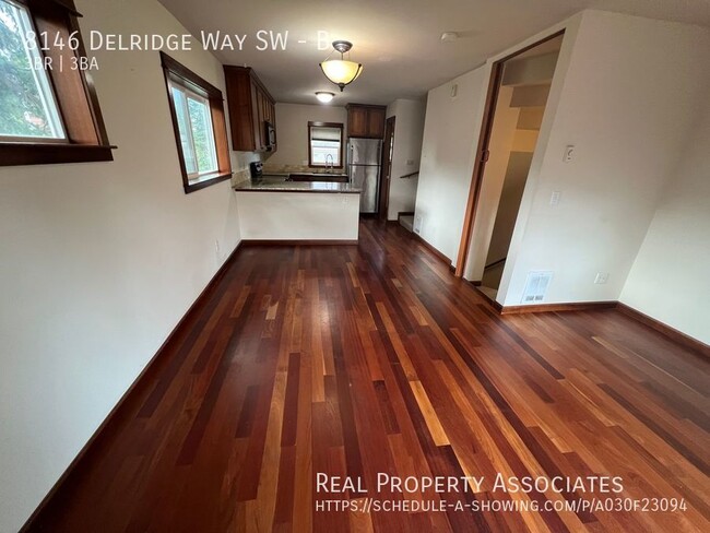 Building Photo - 3 Bedroom Townhome in Delridge