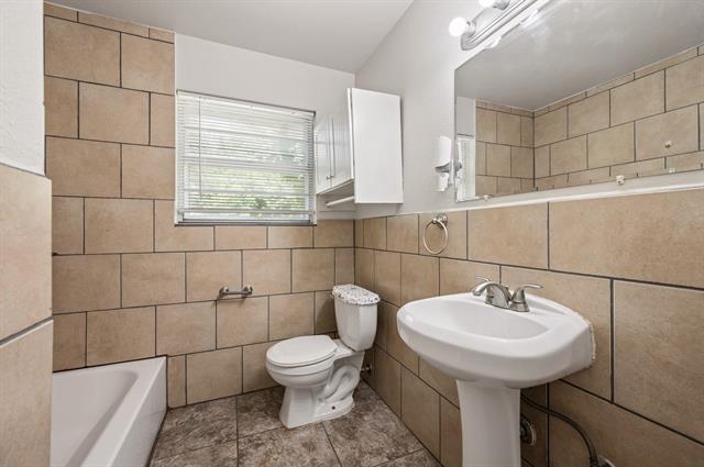 Building Photo - 5213 Santa Rosa Dr