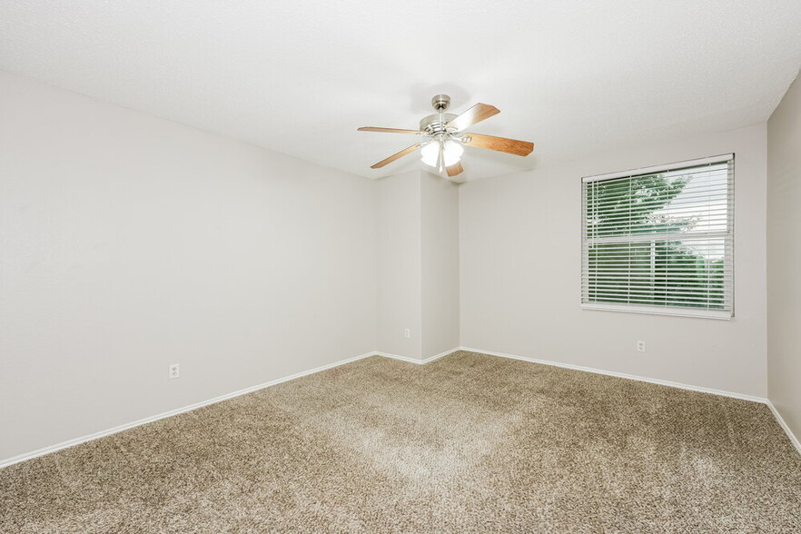 Building Photo - 3904 Foxhound Ln
