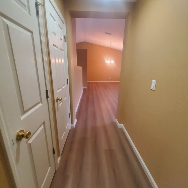 Building Photo - Single Story 3/2 with Great Open Floorplan in Brentwood