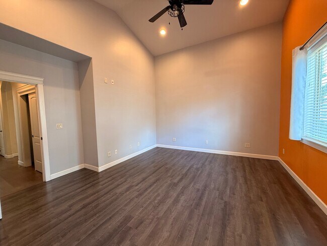 Building Photo - 2626 NE Hawthorne Cir