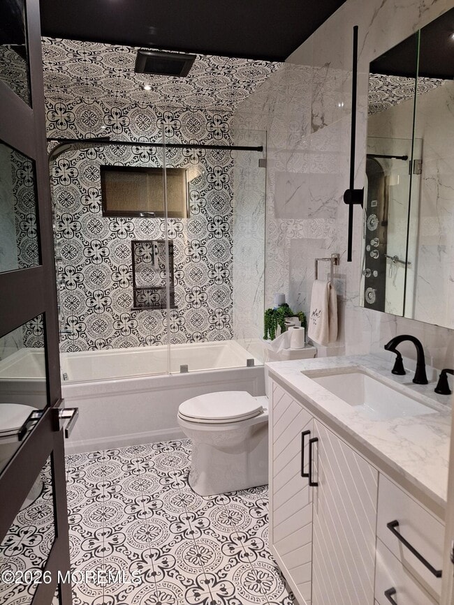 Building Photo - 373 Pine St