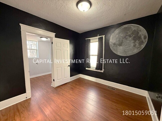 Building Photo - 1386 S 900 W