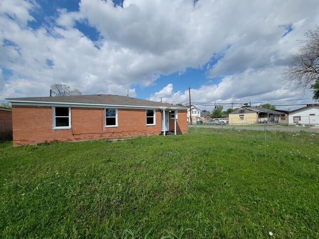 Building Photo - This beautifully updated 4-bedroom home is just under two miles from Highway 288 and Loop 610, ma...