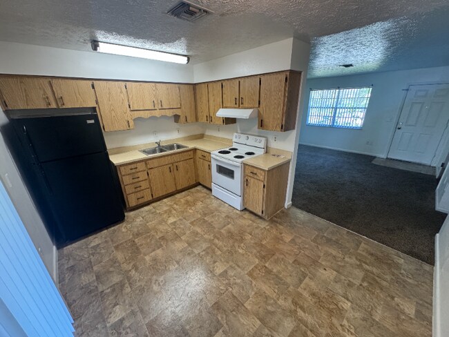 Building Photo - 21520 Campbell Dr