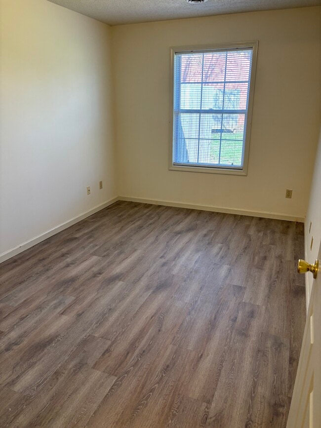 Building Photo - 209 Damon Dr