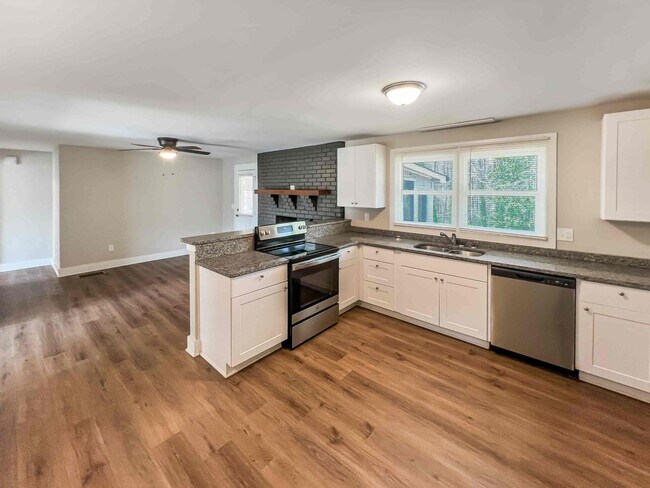 Building Photo - Completely Renovated 3 BR/3 BA Ranch with ...
