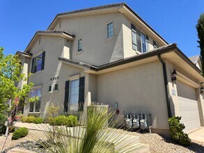 Building Photo - Pet Friendly!! Fresh and Clean!!  Ready to go!