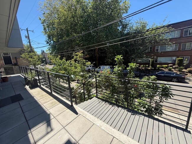 Building Photo - North Capitol Hill Townhome