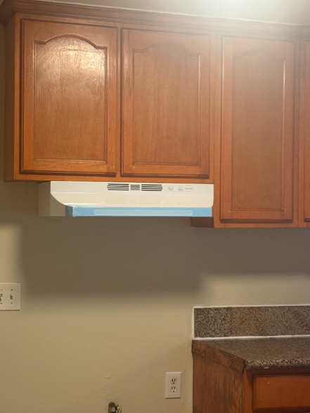 Building Photo - 632 E 107th St