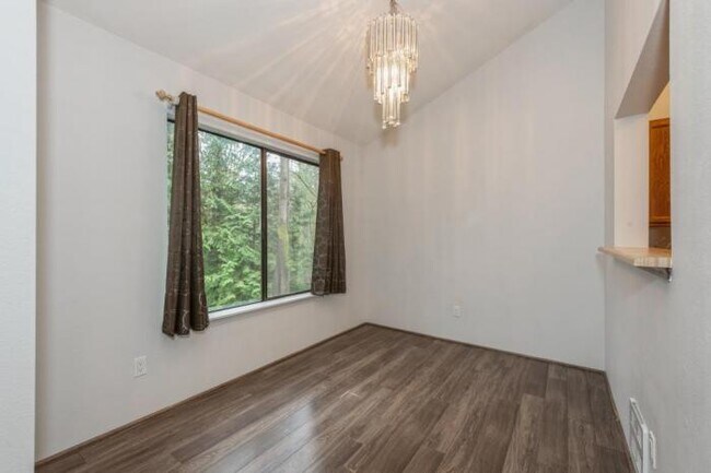 Building Photo - 2 bedroom in Kirkland WA 98034