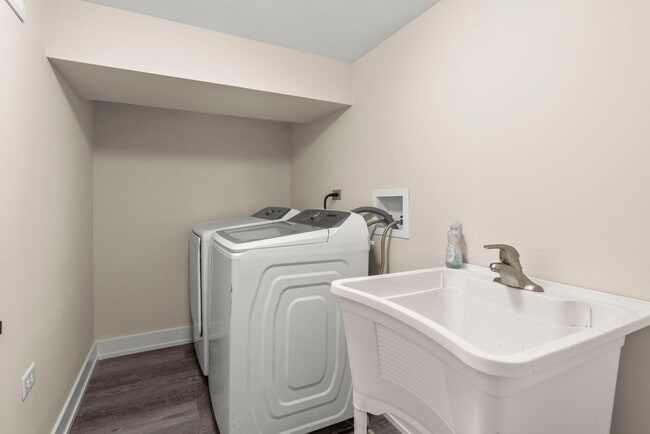 Building Photo - 5542 W 64th St