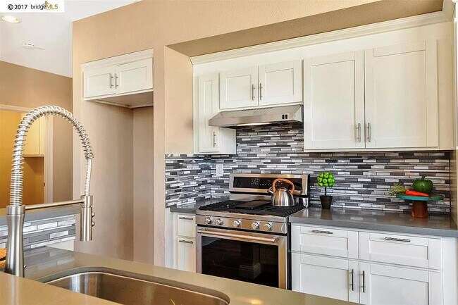 Building Photo - 4724 Cove Ln