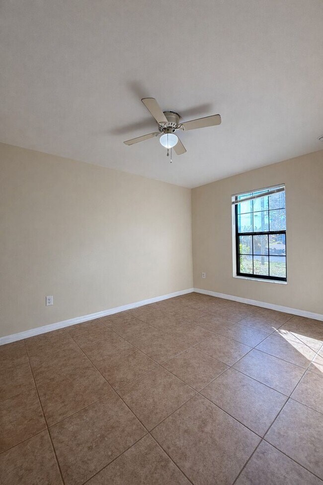 Building Photo - 2139/2141 SW 8TH PLACE