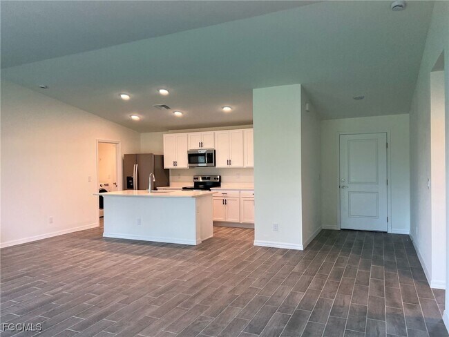 Building Photo - 4129 NE 20th Pl