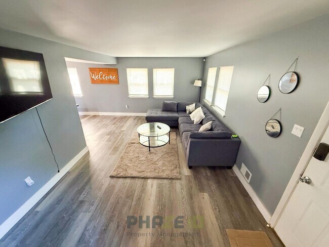 Building Photo - 9481 Cameldriver Ct