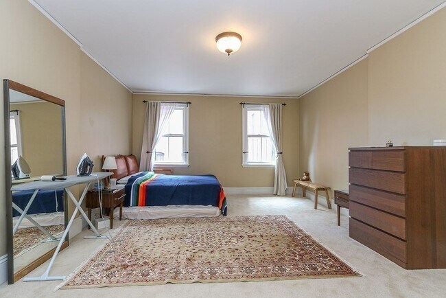 Building Photo - 319 Dartmouth St