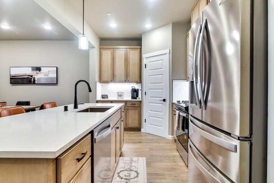 Building Photo - 6816 NE 131st Way