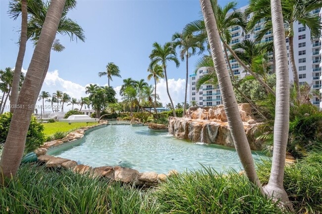 Building Photo - 5005 Collins Ave