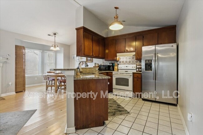 Building Photo - 955 Woodcreek Dr