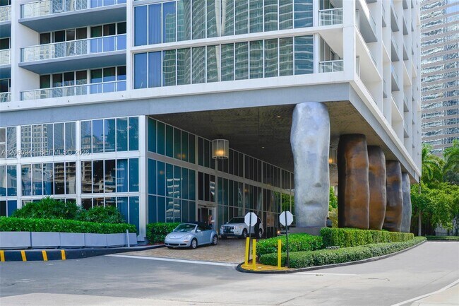 Building Photo - 495 Brickell Ave