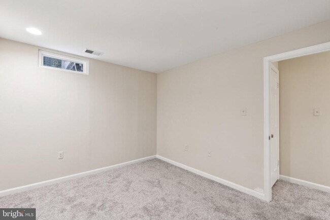 Building Photo - 7191 Fairfield Ct