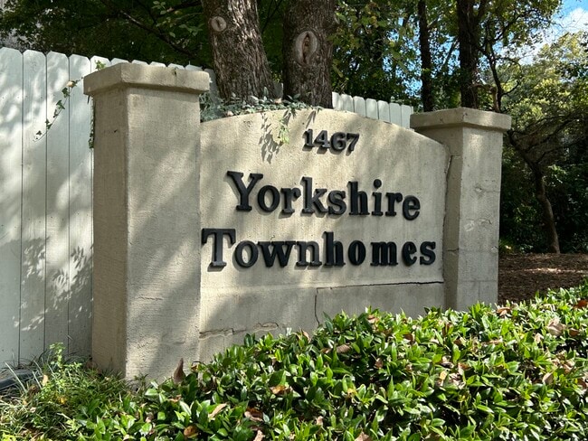 Building Photo - 1467 Monroe Dr NE