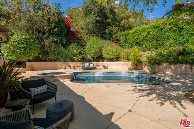 Building Photo - 9545 Dalegrove Dr