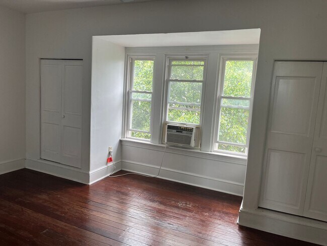 Building Photo - Beautiful 5 Bedroom 2.5 bath Single Family Home in Prime Chestnut Hill Location!