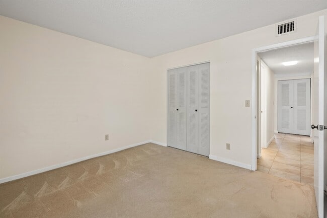 Building Photo - 54 Veronese Ct