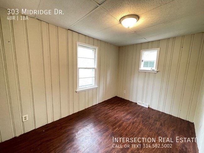 Building Photo - 303 Midridge Dr