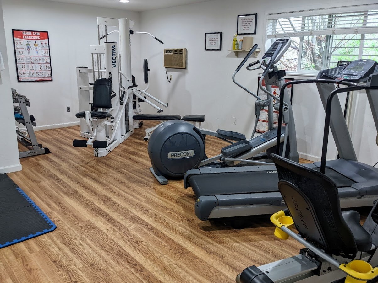 Community exercise room - 10026 NE 127th Pl