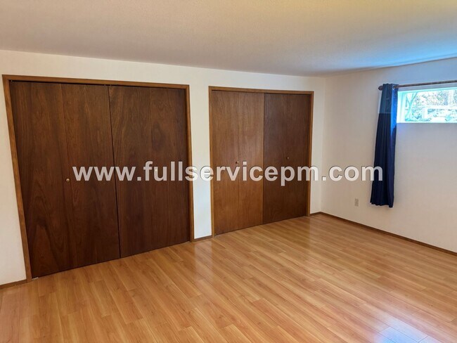 Building Photo - Basement apartment in a house