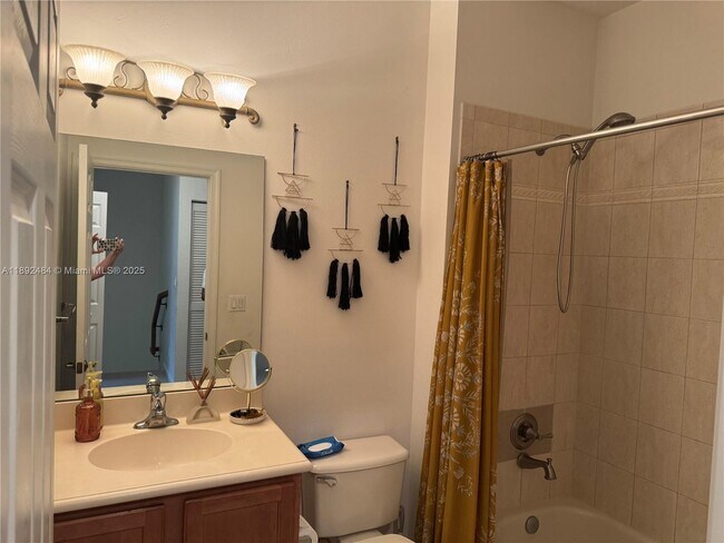 Building Photo - 3152 N Greenleaf Cir