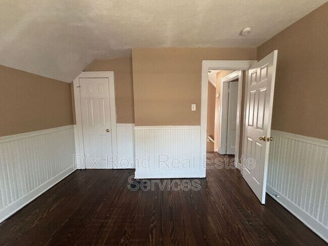Building Photo - 229 Bellaire Ave