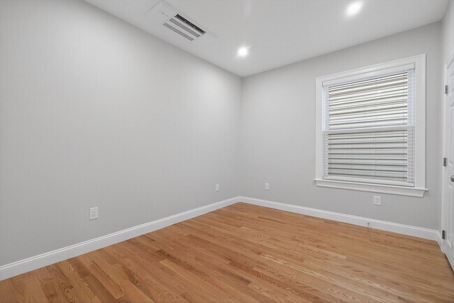 Building Photo - 650 Dorchester Ave