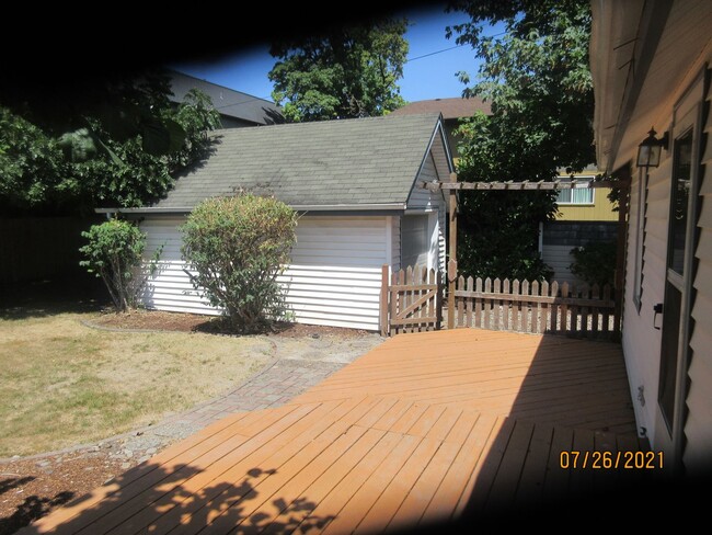 Building Photo - (936) 18th Street Home - 3 Bedroom / 2 Bat...