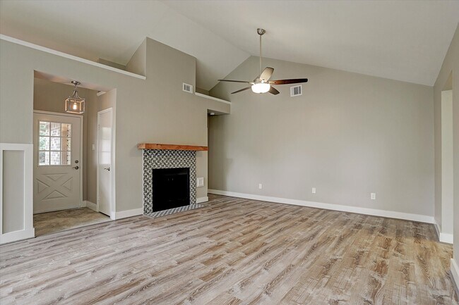 Building Photo - 22 W Mistybreeze Cir