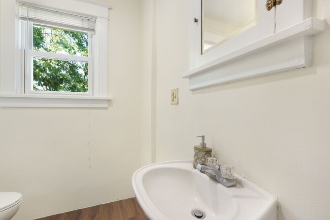 Building Photo - 401 S Buchanan St