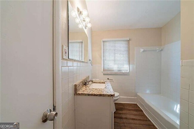 Building Photo - 16 Bromack Dr SE