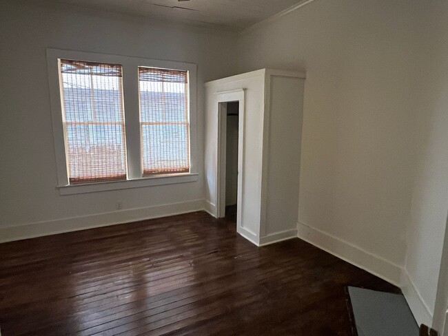 Building Photo - Newly Remodeled 2BR/1BA in Old Town Brunsw...